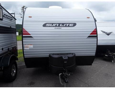 2022 Sunset Park Sun-Lite 16BH Travel Trailer at Hartleys Auto and RV Center STOCK# NP007775 Photo 6