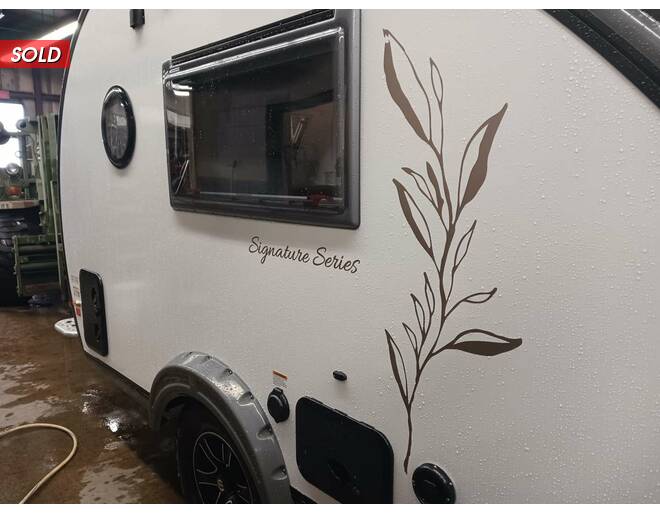 2023 nuCamp TAB 320S LEAF AND LINEN Travel Trailer at Hartleys Auto and RV Center STOCK# 004598 Photo 9